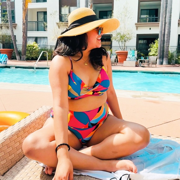 Meet your Posher, Jami 💕 - Picture 6 of 14